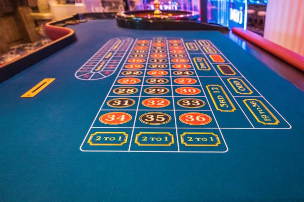 Community card reveal sequence in Texas Hold'em Bonus